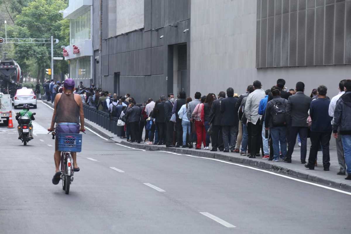 Capitalinos se forman por horas para entrar al Tribunal Superior de Justicia. (Juan Carlos Bautista)
