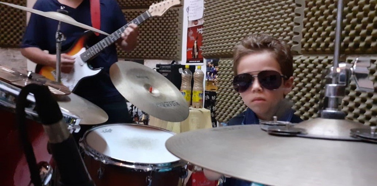 Iván Rupp Lowi ha sorprendido a Argentina por su habilidad para tocas instrumentos desde pequeño. (El Clarín)