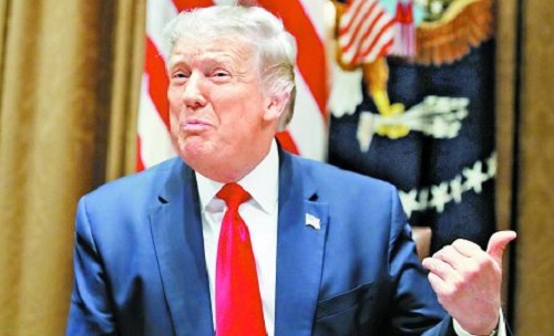 El mandatario firmó la orden ejecutiva Contratar Americano, que prioriza a trabajadores de Estados Unidos. Alex Brando/AP