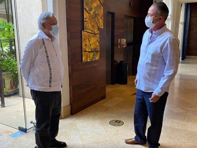 El presidente Andrés Manuel López Obrador se reunió con el gobernador de Sinaloa usando cubrebocas. (Facebook)