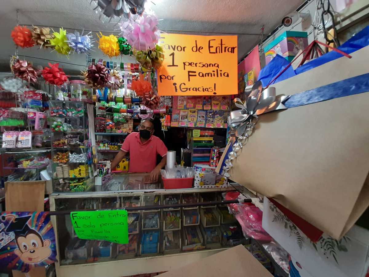 Comerciantes piden no relajar medidas en semáforo naranja.
