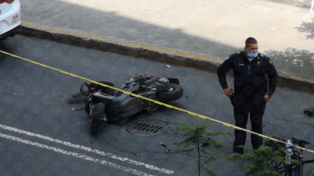 Motociclista murió tras ser embestido por camioneta en Luis Cabrera. (Jorge Becerril)