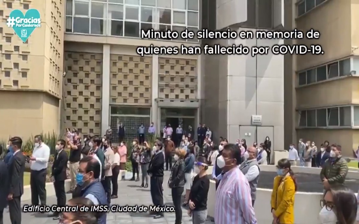 IMSS rinde un minuto de silencio a víctimas del covid-19 | Especial