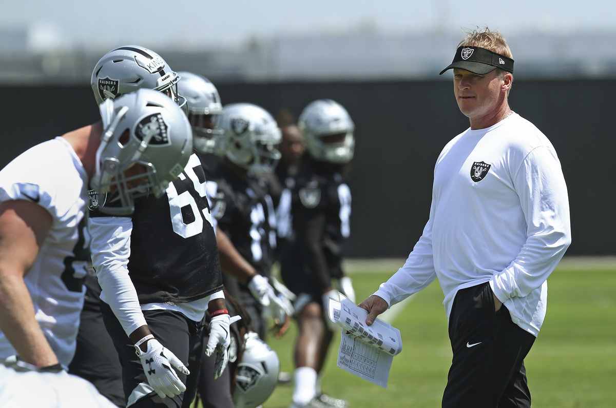 Jon Gruden, entrenador de Las Vegas Raiders (AP)