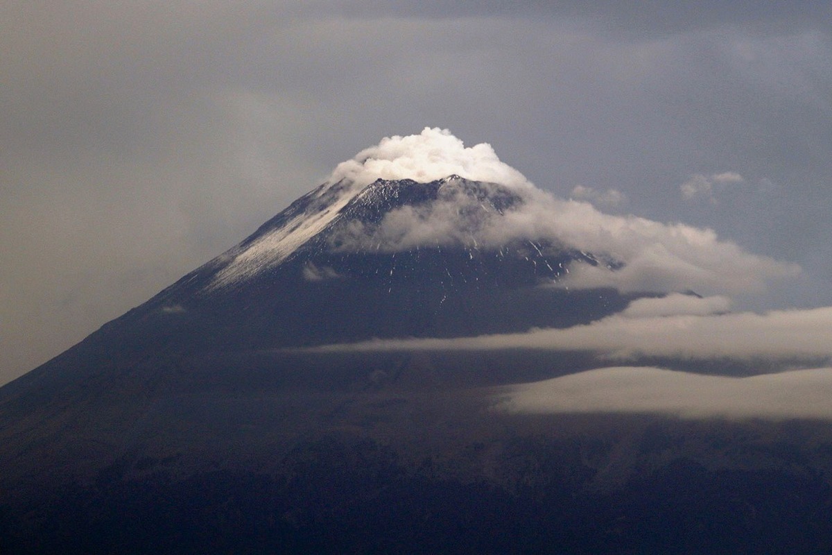 Popocatépetl registró un total de 44 exhalaciones y casi 16 horas de tremor. (Andrés Lobato)