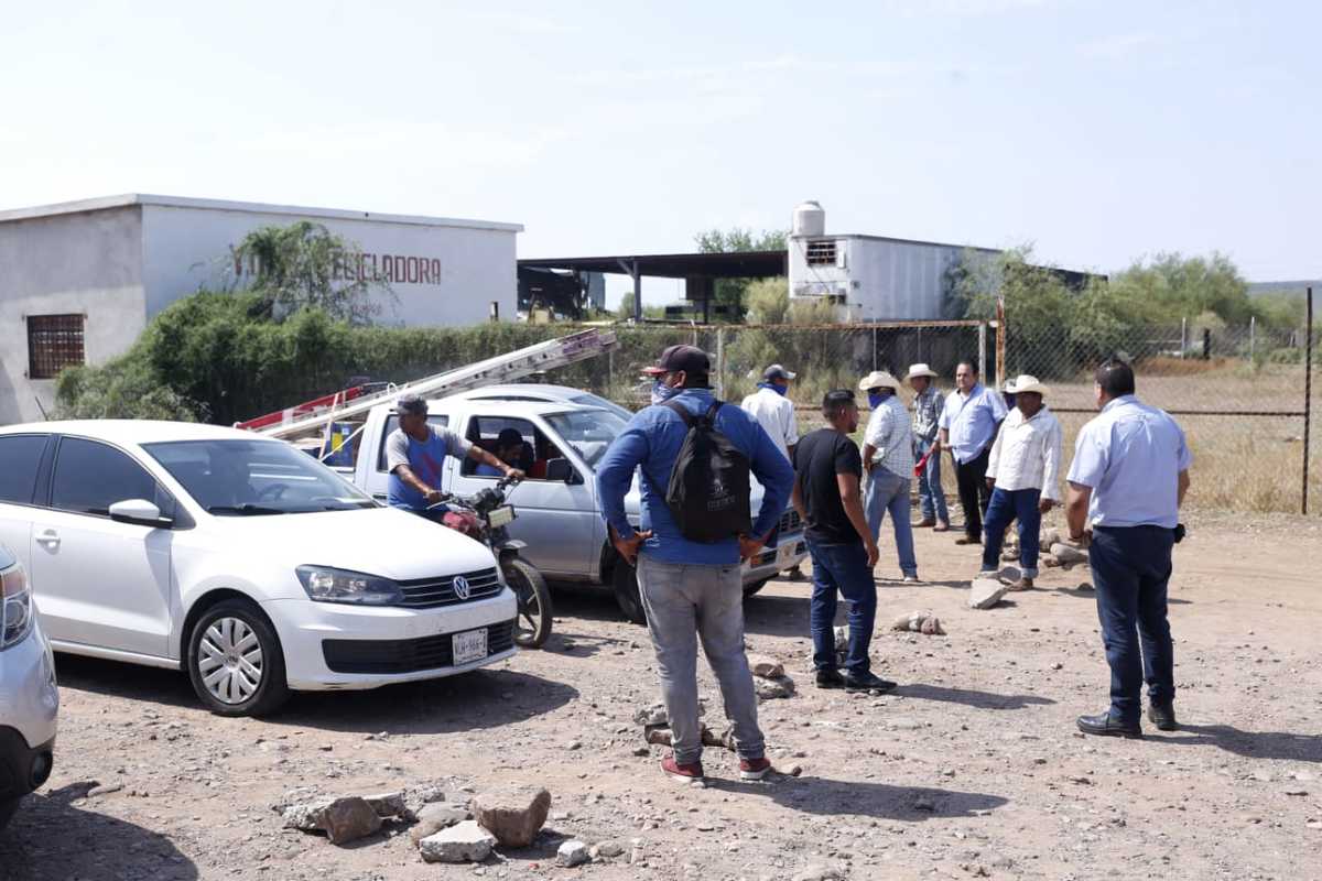 Yaquis bloquean carretera en Sonora. (Ariana Pérez)