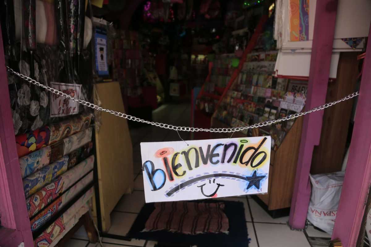 Después de estar con la cortina abajo por más de cuatro meses, el comercio establecido reactivará su economía. (Andrés Lobato)
