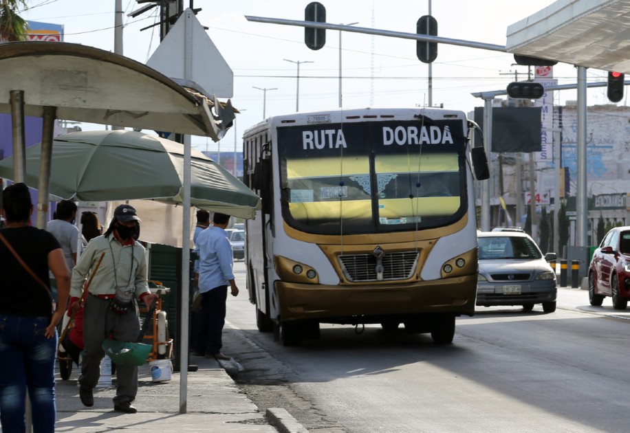 Se dijo que la desinfecciones de vehículos que comenzó en abril pasado continúa. (Martín Piña Reta)