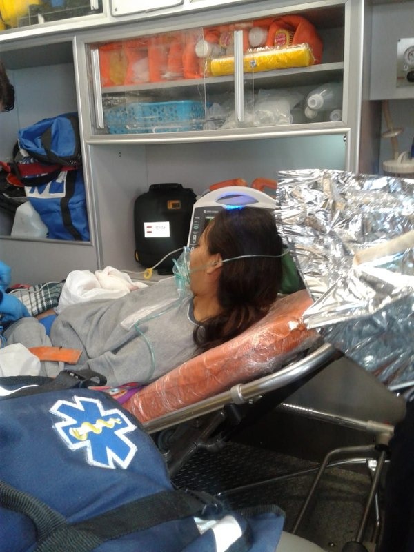 Elementos de seguridad apoyan a mujer en labor de parto en León. Foto: Especial