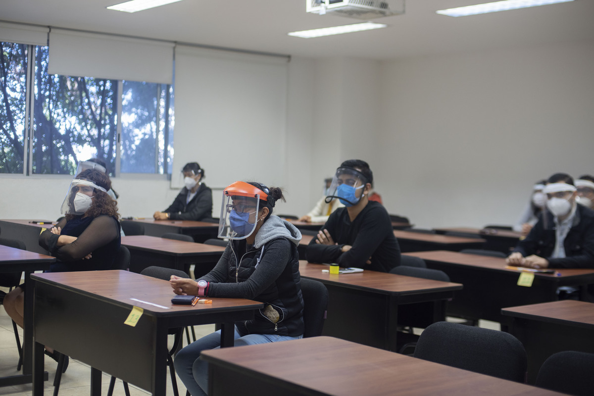 En grupos de 15 por cada aula los estudiantes hicieron la prueba. (Especial)