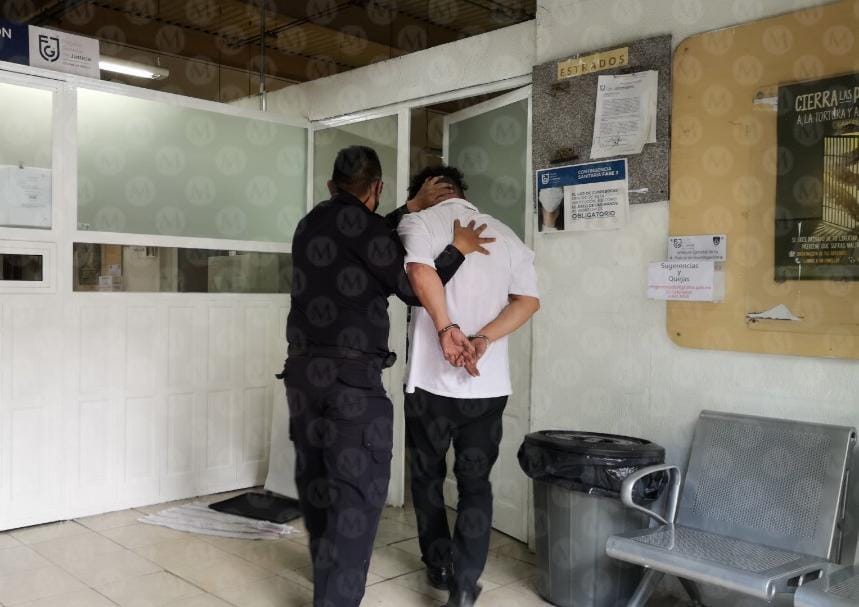Un hombre que se hacía por trabajador de Pemex fue detenido / Jorge Becerril