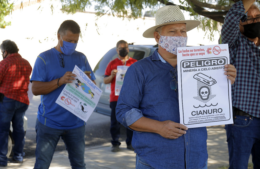 Se manifiestan contra instalación de planta de cianuro en Gómez Palacio. (Mauricio Román)