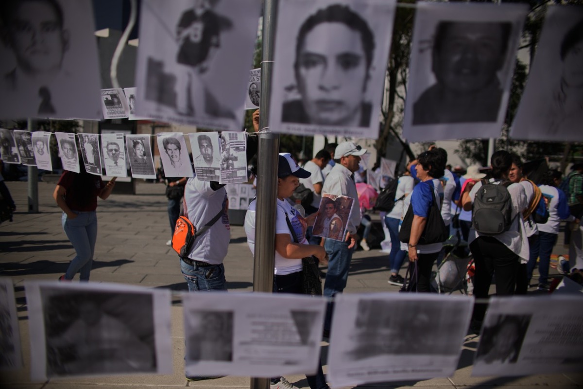 Familiares de personas desaparecidas han mantenido plantones afuera de Palacio Nacional (Omar Franco9
