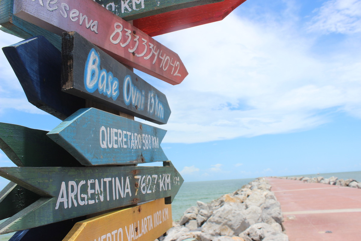 La idea de que existe una base ovni a 1.3 kilómetros de las escolleras de playa Miramar en aguas profundas del Golfo de México y que se encarga de des