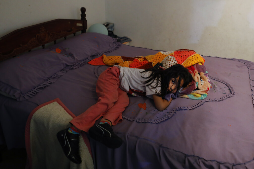 Muchos de los niños y jóvenes se han visto afectados en sus trastornos del sueño por la pandemia. (AP)
