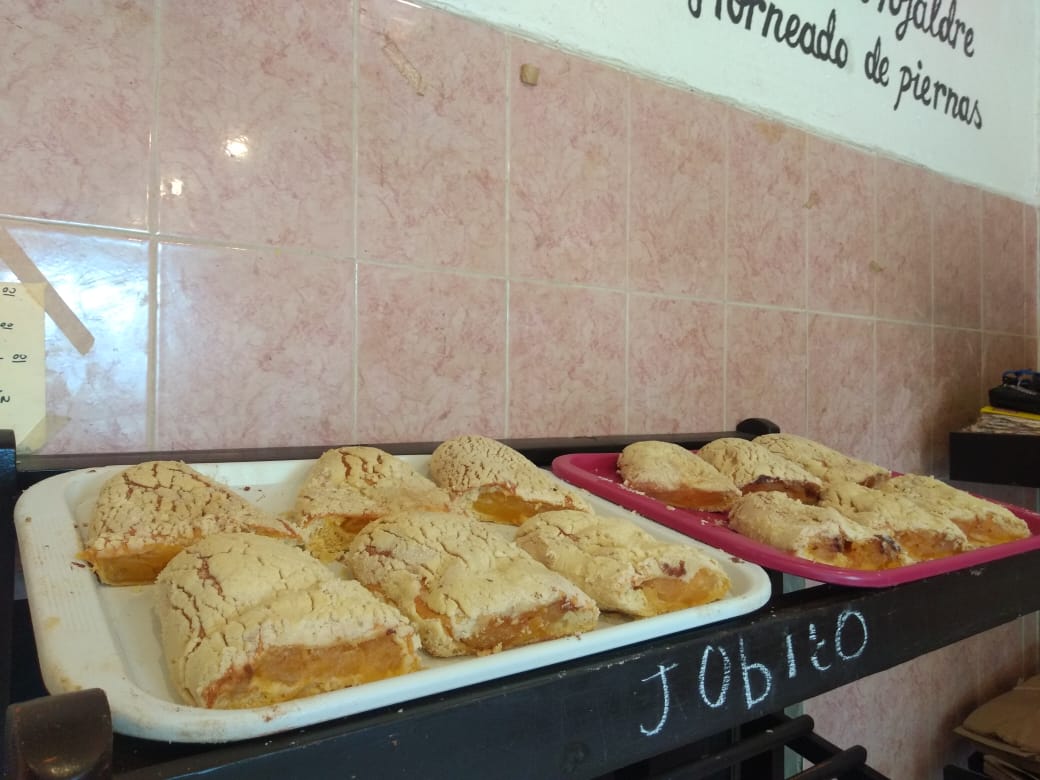 ‘Piernas’ rellenas de mermelada de jobito.