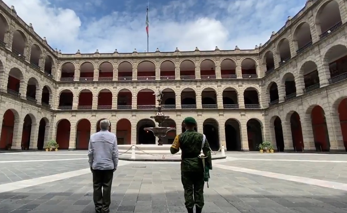 El Presidente rindió un homenaje con un minuto de silencio a las víctimas del coronavirus. / @lopezobrador