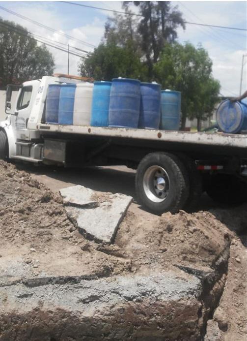 La toma clandestina estaba conectada a una manguera desde un camino de terracería. (Cortesía)