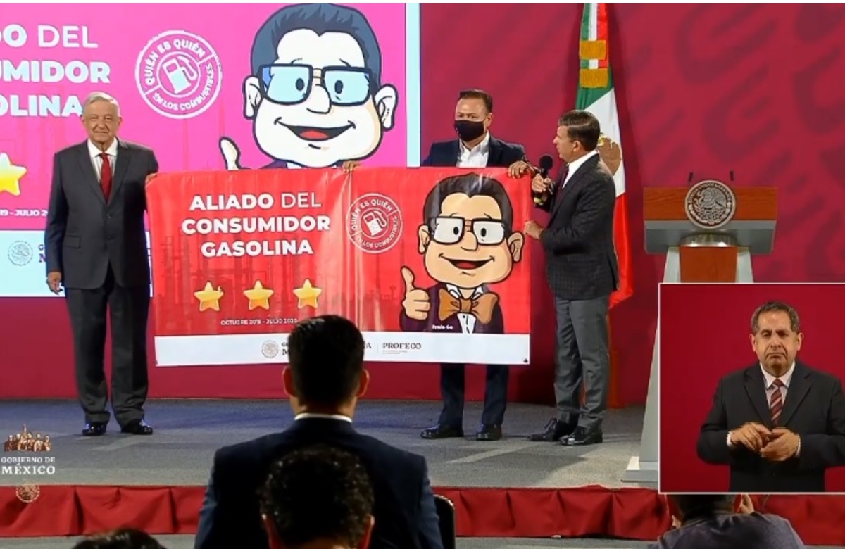 AMLO y Profeco reconocen a gasolineras (Especial)