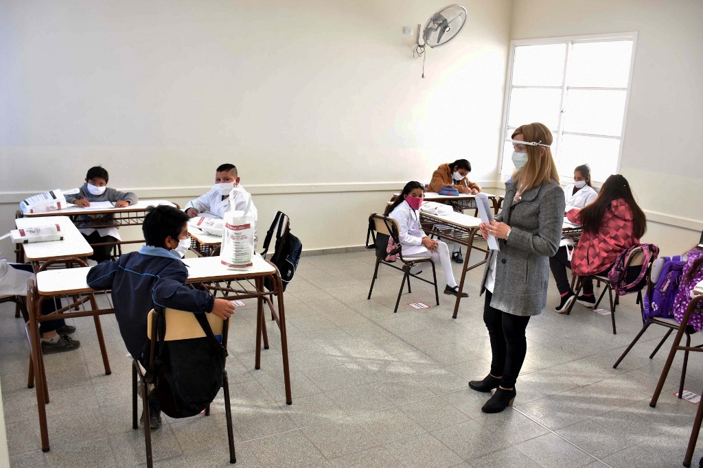 Las clases en San Juán, Argentina, fueron condicionadas para los alumnos. (AFP)