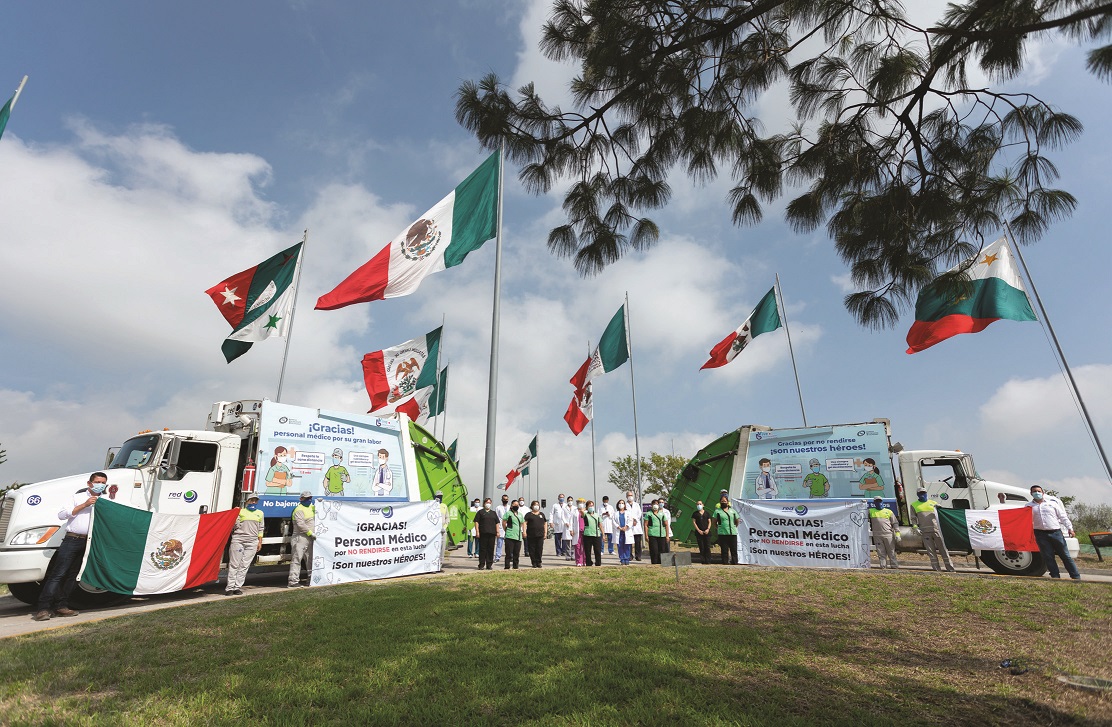 En el evento se desplegaron mensajes de agradecimiento, se entonó el himno nacional y se realizó un donativo de insumos médicos.