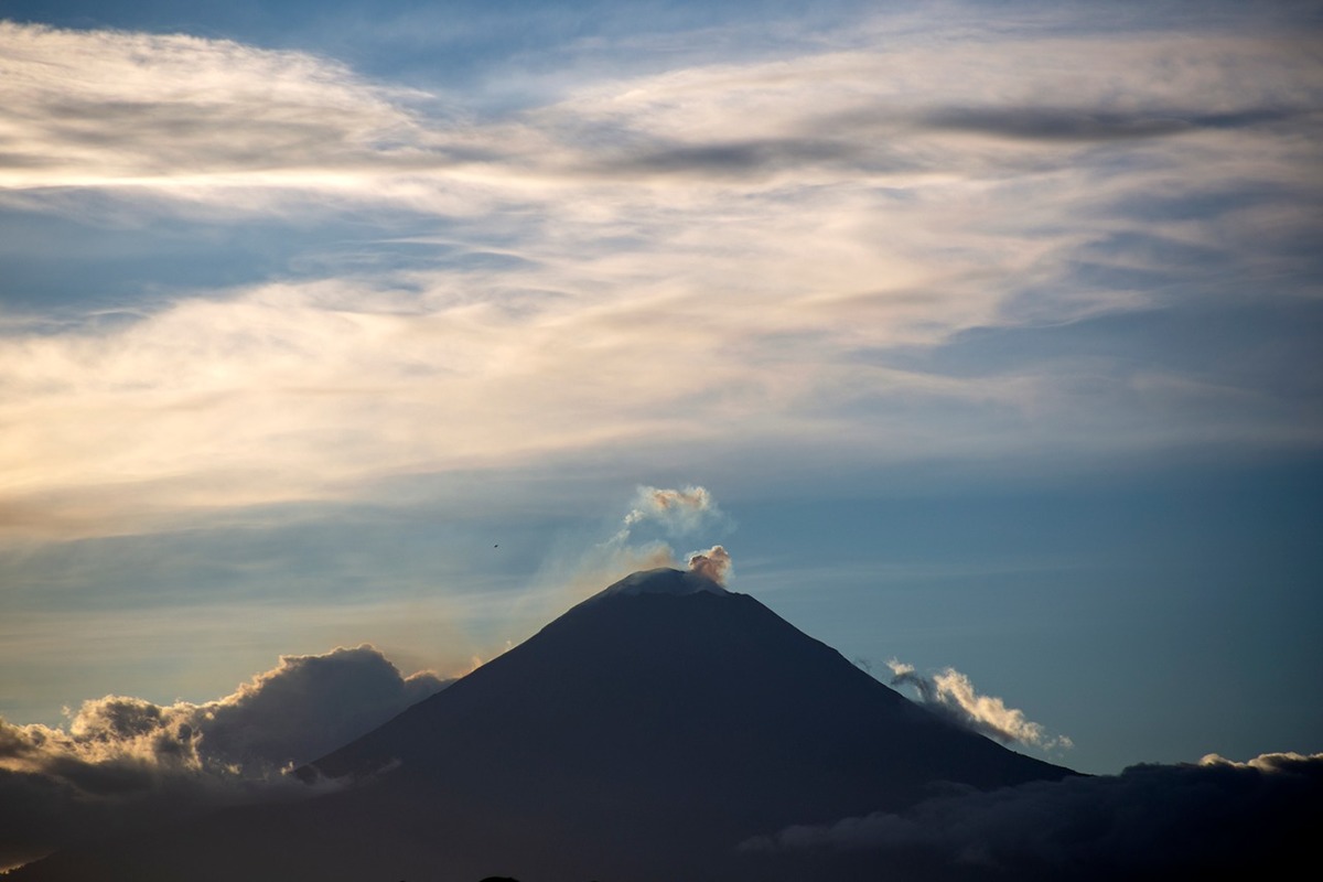 Vista del Popocatépetl ayer en la tarde en Puebla, Puebla. (Andrés Lobato)