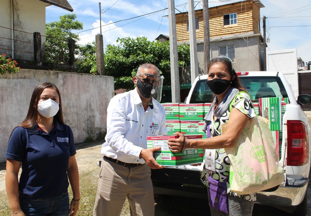 Apoyan con despensa a vendedores | Cortesía