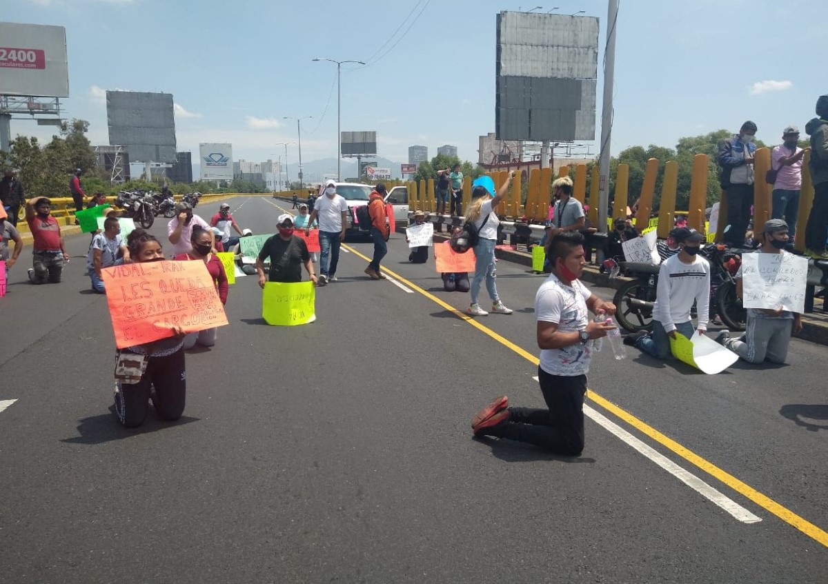 Comerciantes de Azcapotzalco cerraron Circuito Interior. | César Velázquez