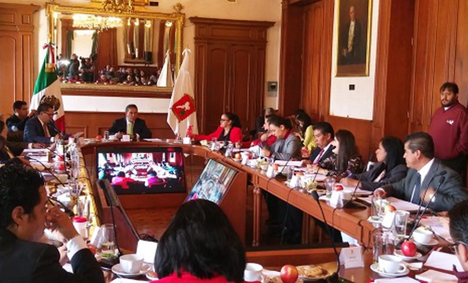 Actualmente, contando también con el alcalde, los 125 cabildos están integrados por mil 607 ediles.