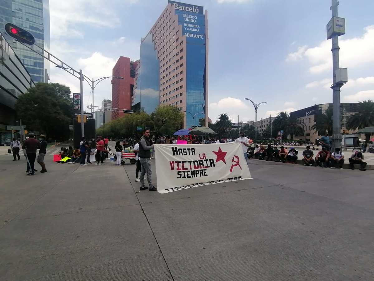 Elementos de la Secretaría de Seguridad Ciudadana resguardan al contingente. /Anwuar Nájera