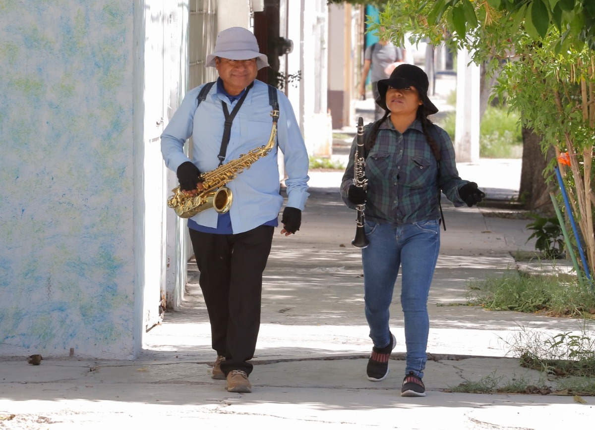 Marlen Sánchez Ortíz, de 20 años y su padre Francisco de 44, llegaron hace dos años de Huajuapan de León, Oaxaca. (Manuel Guadarrama)