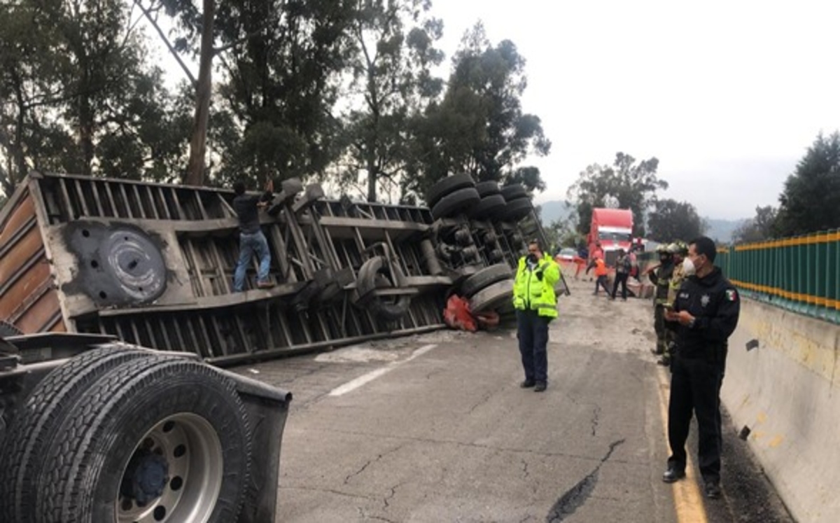 La Policía Federal desvió a los conductores afectados hacia la caseta de Tres Marías.