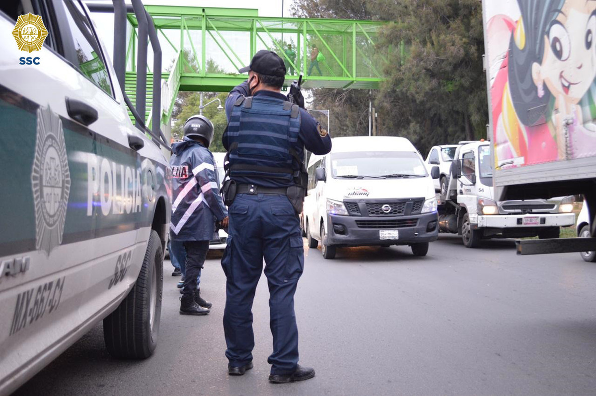 Policías de CdMx realizan operativos de seguridad en el transporte público./ Especial