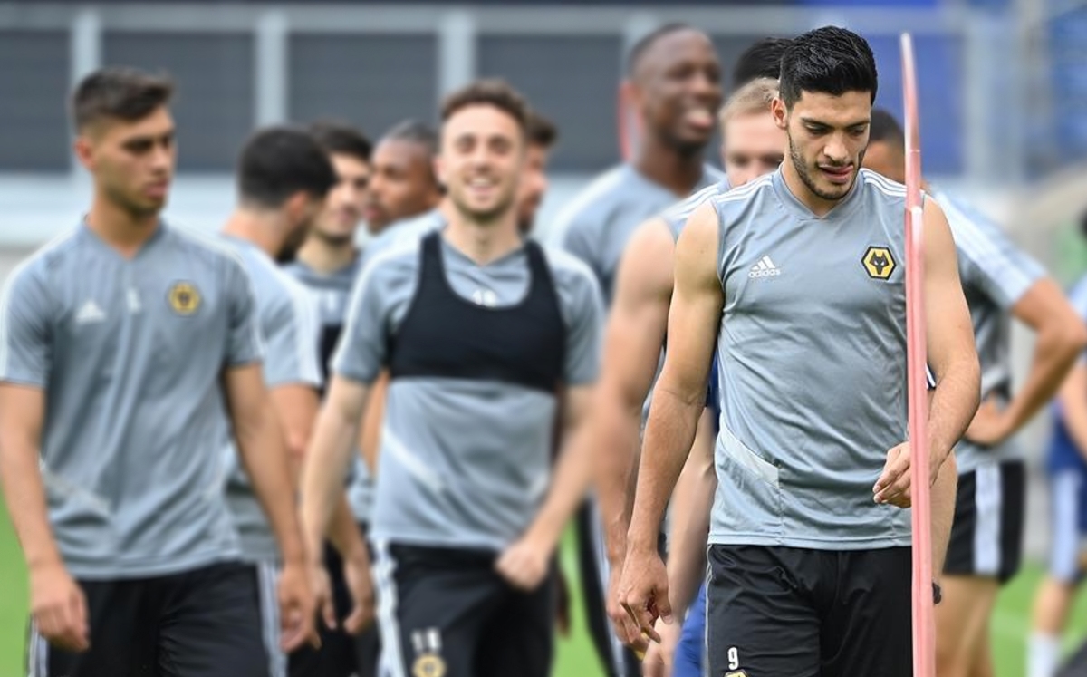 Raúl Jiménez en su entrenamiento previo a la Europa League  (Reuters)