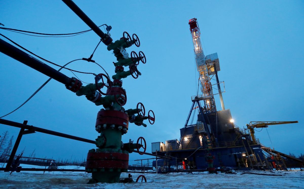 Los signos de recuperación de la demanda de petróleo asiática también impulsaron los precios. Foto: (Reuters)