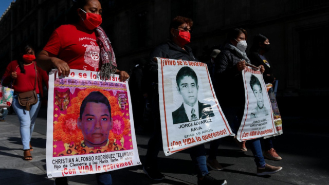 AMLO se reúne con padres de los 43 normalistas de Ayotzinapa
