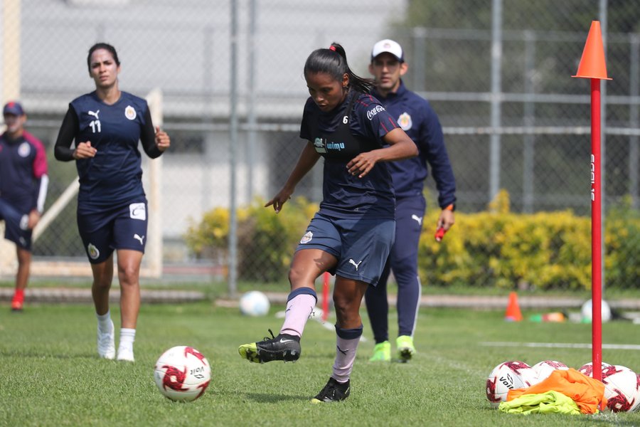 Este jueves debutan las Chivas femenil contra las de Ciudad Juárez. (Tomada de @ChivasFemenil)