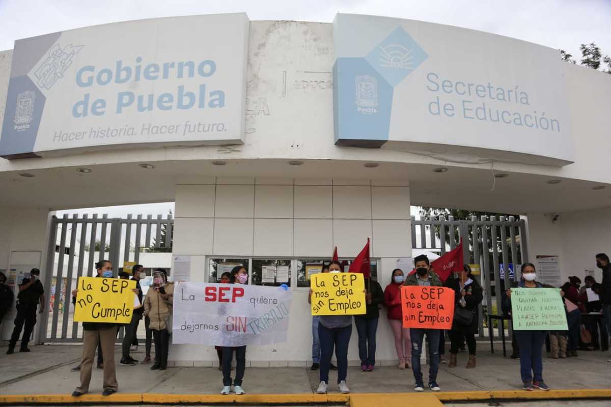 Protestan maestros de Antorcha Magisterial frente a la SEP- Grupo Milenio