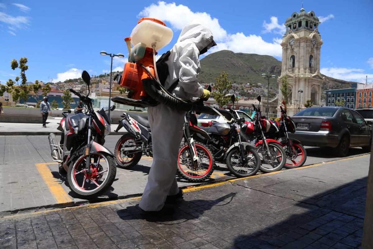 Acciones de desinfección en el centro de Pachuca. (Jorge Sánchez)