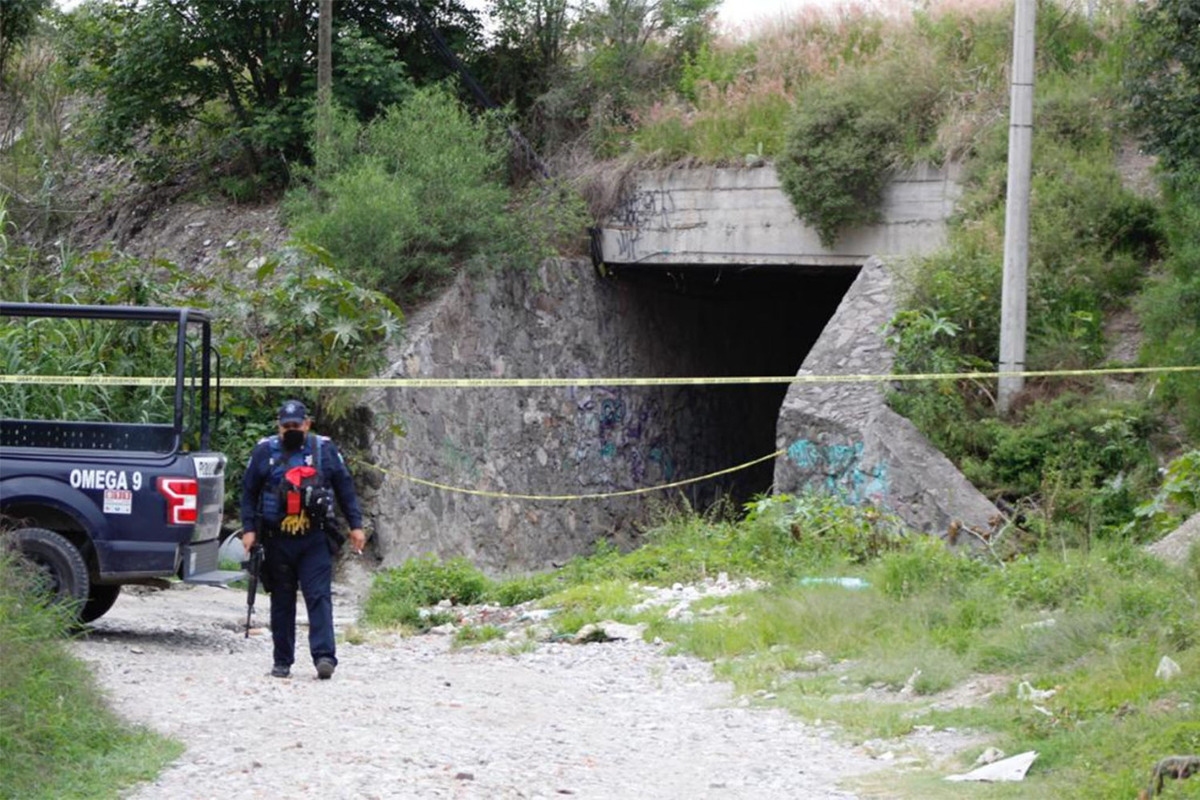 Elementos de la policía municipal acordonaron con cintas amarillas la zona. (Andrés Sánchez)