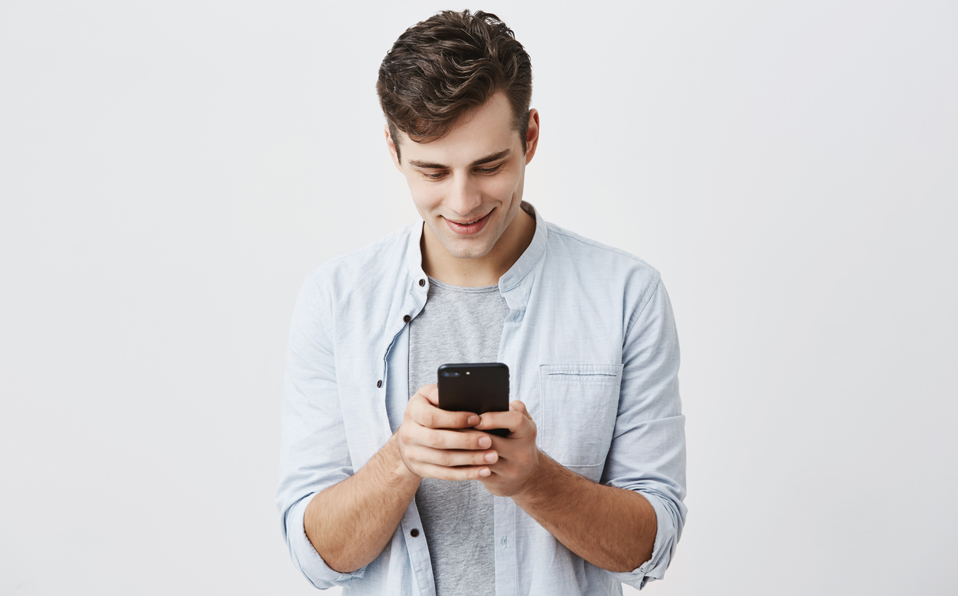 Estudiantes pueden entretenerse y reforzar conocimientos con diferentes apps. (Foto, cookie_estudio, Freepik)