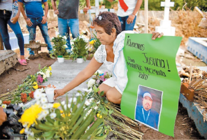 Funeral de la víctima en el municipio de Ángel R. Cabada. (Omar Franco)