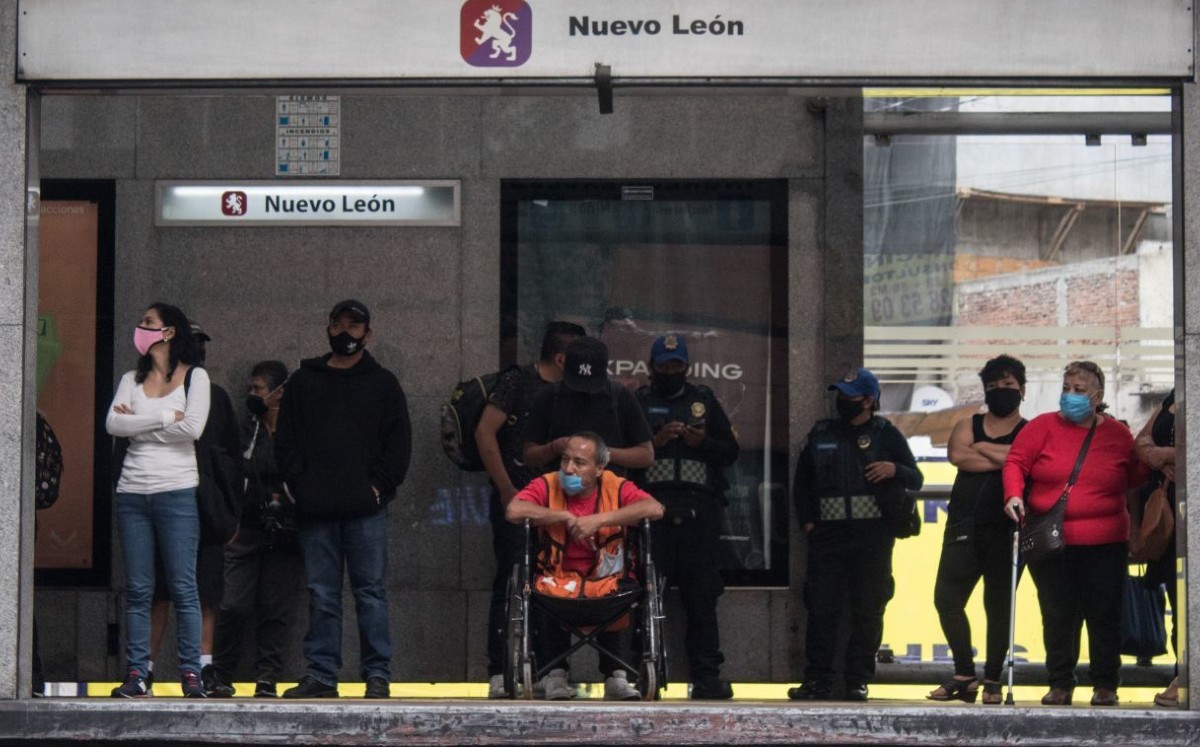 Persona con discapacidad en Metrobús de CdMx. (Archivo Cuartoscuro)