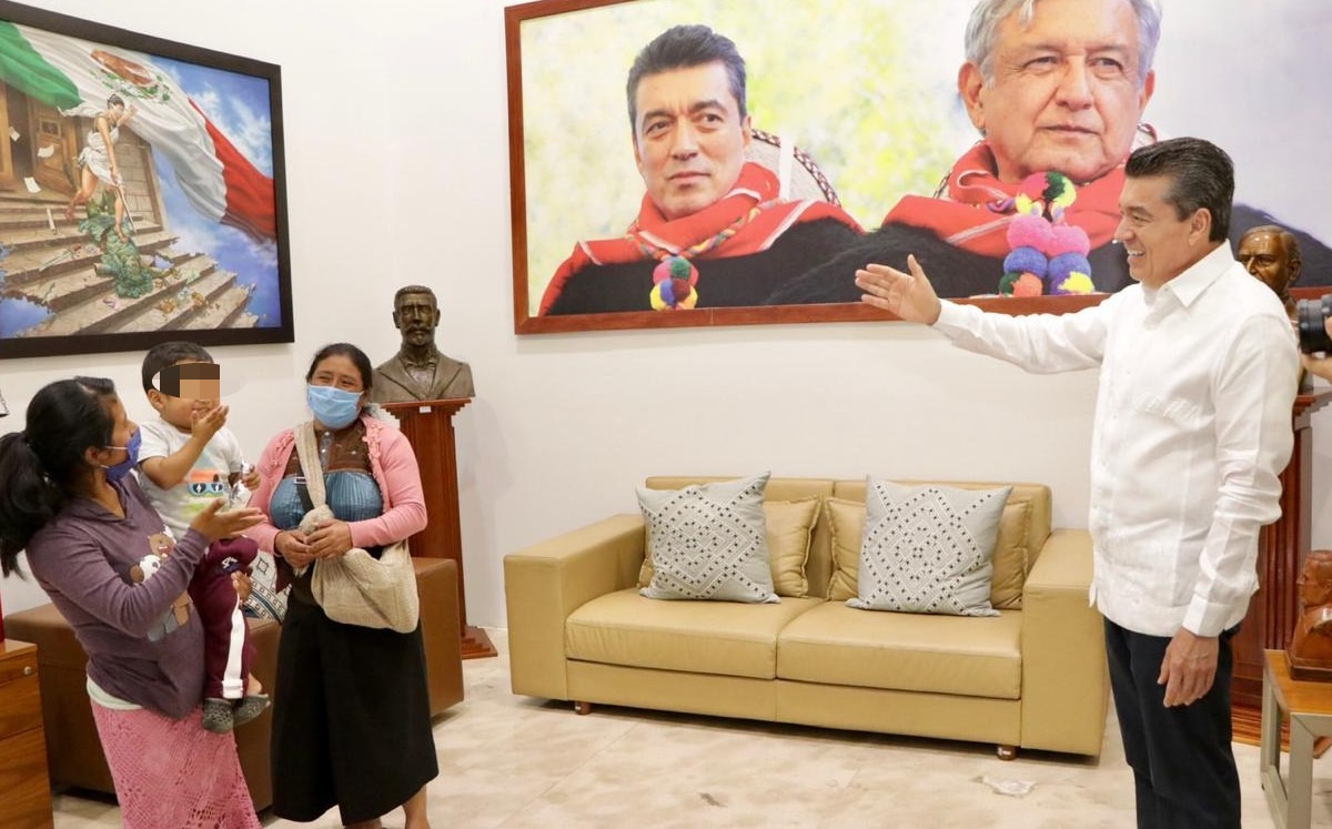 El gobernador Rutilio Escandón Cadenas los recibió en su oficina de Palacio de Gobierno. (Especial)