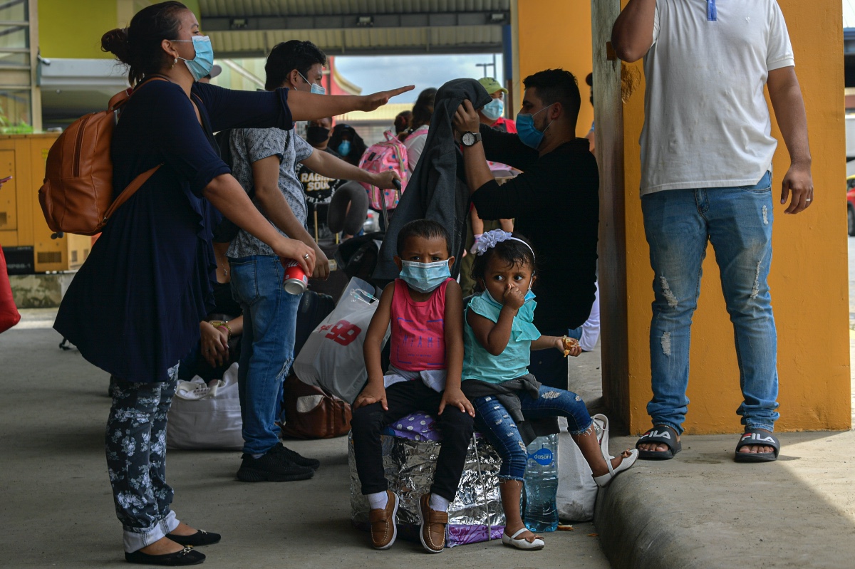 Los migrantes deben presentar una prueba negativa de coronavirus para ser readmitidos a Nicaragua. (AFP)