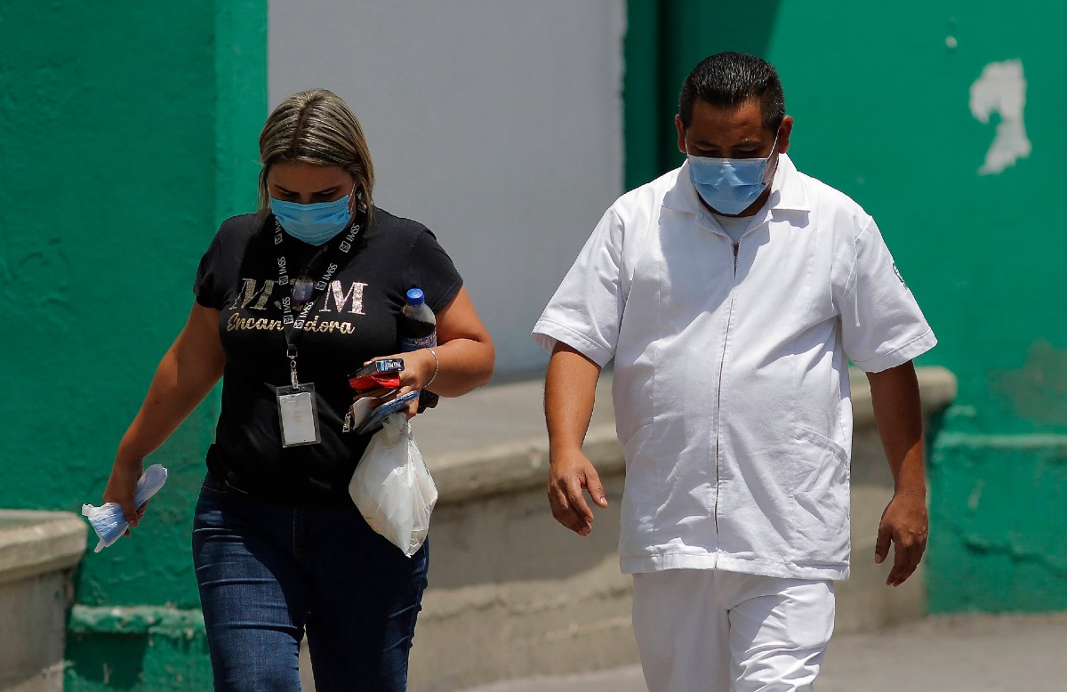 En el país, han sido 30 mil los médicos y enfermeras, además de especialistas, contratados para cubrir el déficit del personal de salud. (Manuel Guada