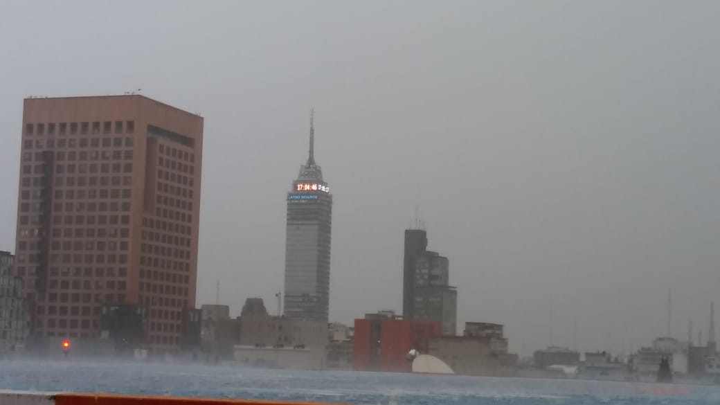Esta tarde se presentó una fuerte lluvia en la Ciudad de México (Jorge Menendez)