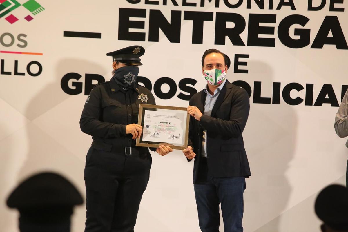 El alcalde Manolo Jiménez confirmó que estos procedimientos quedarán establecidos de manera formal para que los policías en activo. (Especial)