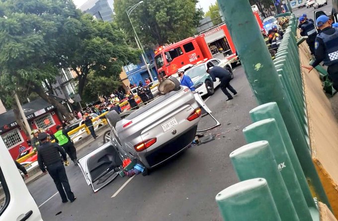 Un automóvil se volcó luego de que el conductor fuera a exceso de velocidad / SUUMA
