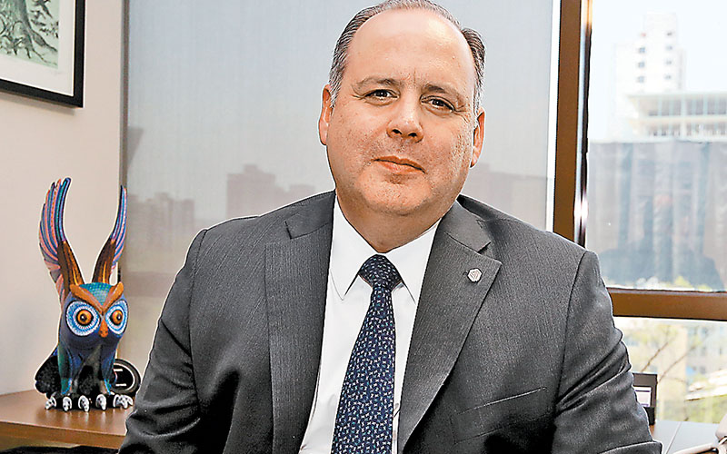 El empresario mexicano se dice apasionado de su trabajo. (Jorge Carballo)